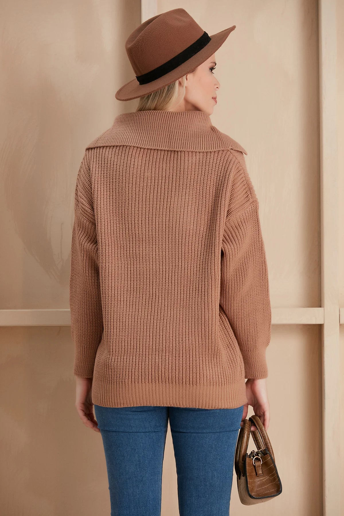 WIDE COLLAR CAMEL OVERSIZE JUMPER