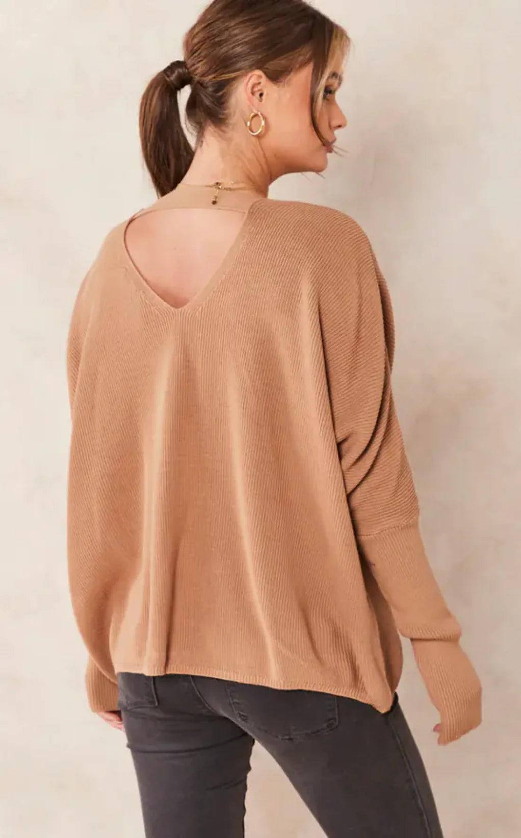 V NECK OVERSIZE CAMEL JUMPER